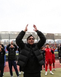 开云体育下载-《足球》中超第2轮评选：拉莫斯最佳教练、绍尔最佳外援，谢文能最佳本土球员|蓉城|塞尔吉奥·拉莫斯|成都蓉城足球俱乐部|中超联赛|武汉三镇_新浪体育_新浪新闻