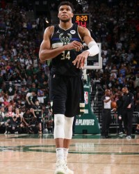 开云体育app-字母哥终于放弃三分球 篮下14中10冲垮篮网防线