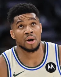 开云体育app-字母哥三节7投5中，罚球6中3得到13分11篮板4助攻2失误