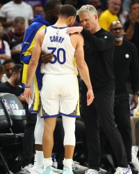 开云体育app-加内特：当库追科三人在附加赛拥抱后 属于勇士的王朝将结束了