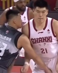 停赛2场罚款10万！曾繁日生涯第二次因掏裆被重罚，但比上次轻！