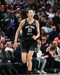 得分全场最高！WNBA季前赛 韩旭10投6中&amp;罚球7中7砍20分2板1助2帽