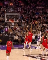 开云体育下载-蒙克LOGO超远三分压哨投进，国王首节30-26领先猛龙