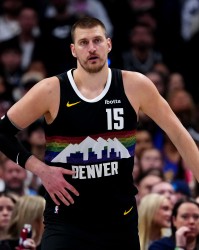 开云体育app-状态不佳还是大三双🙁约基奇35分14板13助5断2帽 基本盘夯到爆