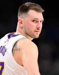 开云体育下载-湖人主场逆转三喜临门，里夫斯为东詹兜底，新援射手能无缝衔接？